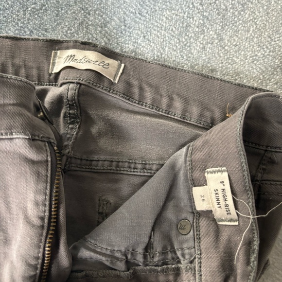 Madewell Gray 9" Mid-Rise Skinny Jeans - Picture 4 of 5